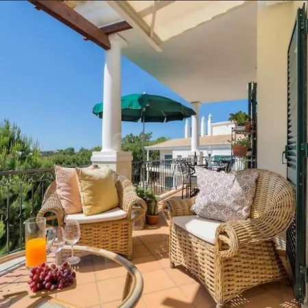 Kira - Vale Do Lobo Алмансил